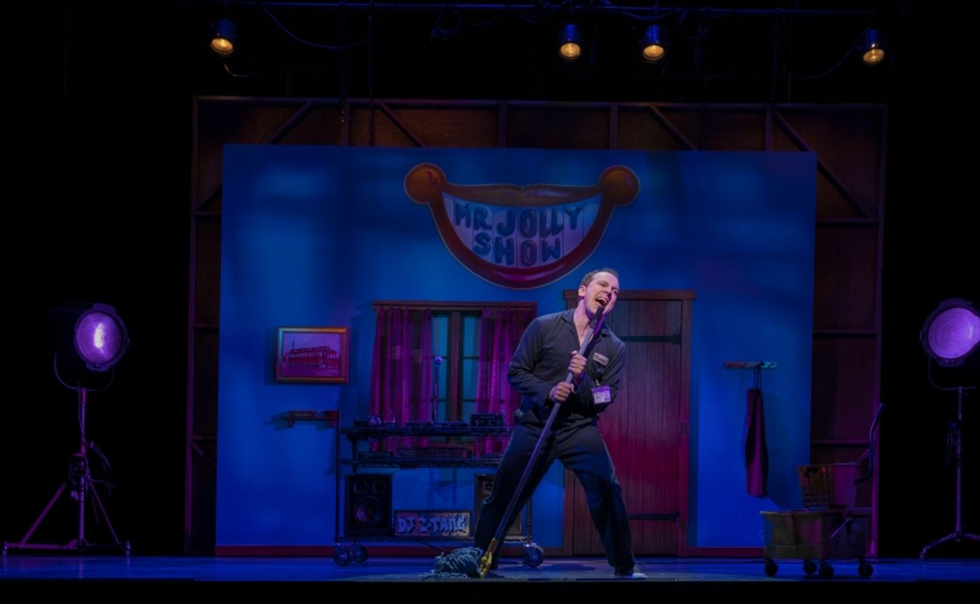 Interview: How MRS. DOUBTFIRE Star Rob McClure Is Throwing Audiences for a 'Loop'  Image