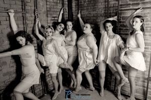 Rachel Smith, Marisa Moser, Madison Lukomski, Ruthie Pottratz, Casey Schultz, Magen R Photo