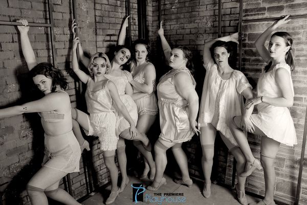 Rachel Smith, Marisa Moser, Madison Lukomski, Ruthie Pottratz, Casey Schultz, Magen R Photo