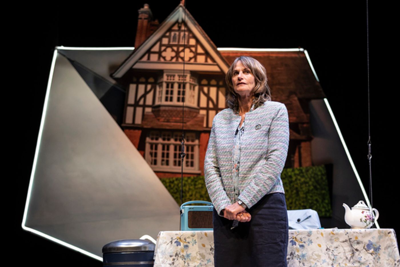 Photos: First Look at the UK Tour of LADIES OF LETTERS  Image