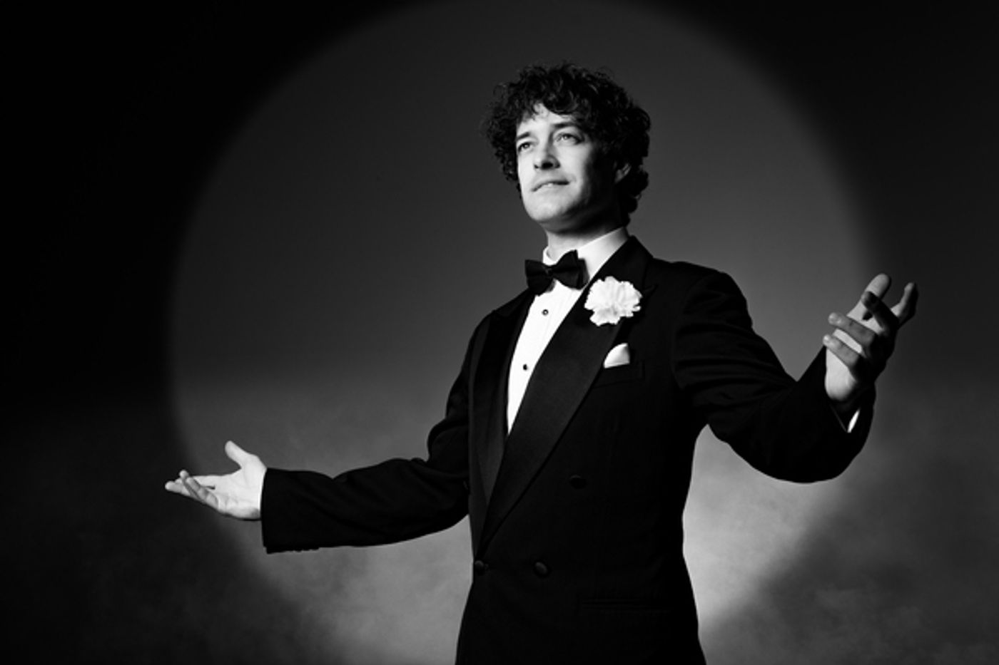 Photos: First Look at Lee Mead in the UK and Ireland Tour of CHICAGO  Image