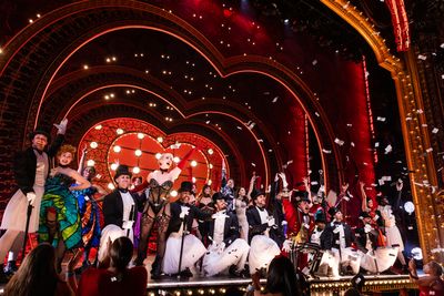 Cast of Moulin Rouge! Photo