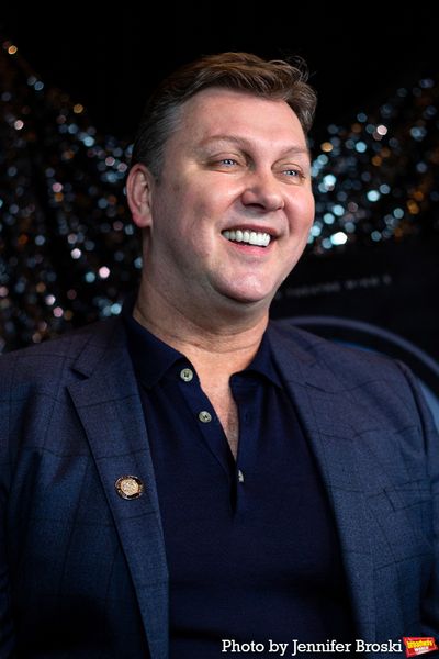 Warren Carlyle Photo