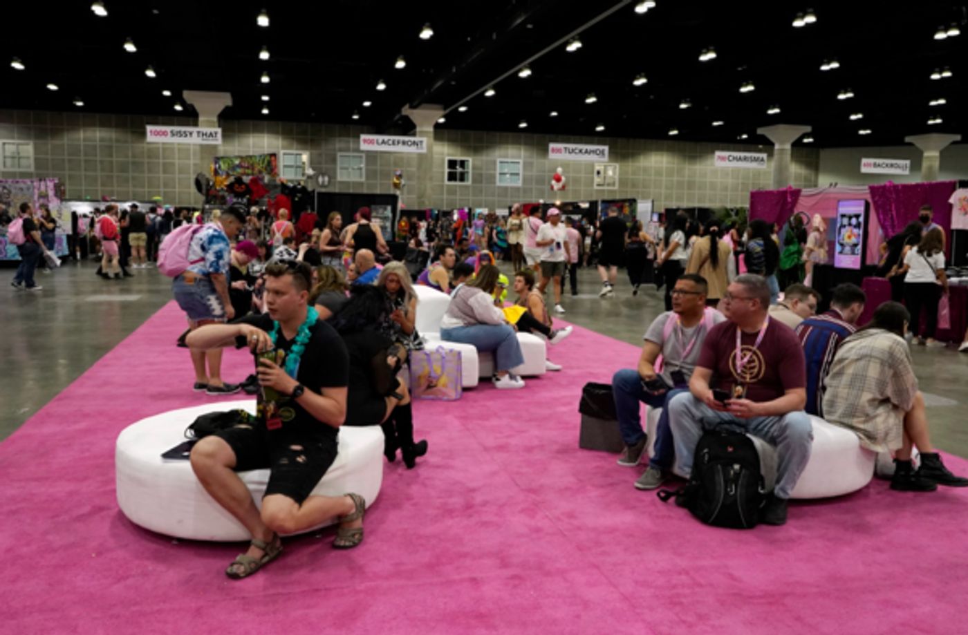 Photos: First Look at Day 1 of RuPaul's DragCon in Los Angeles Photos: First Look at Day 1 of RuPaul's DragCon in Los Angeles Image