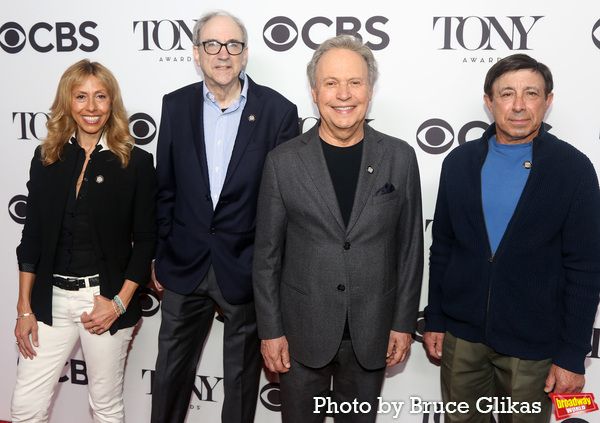 Amanda Green, Lowell Ganz, Billy Crystal and Babaloo Mandel Photo