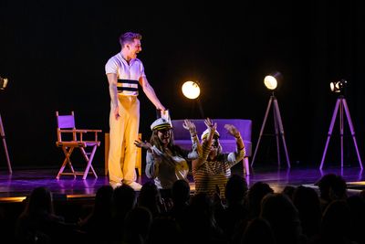 Captain Sandy Live  Photo