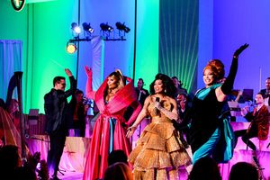 Maestro Luke Frazier, Peppermint, Jujubee, Alexis Michelle, and The American Pops Orc Photo