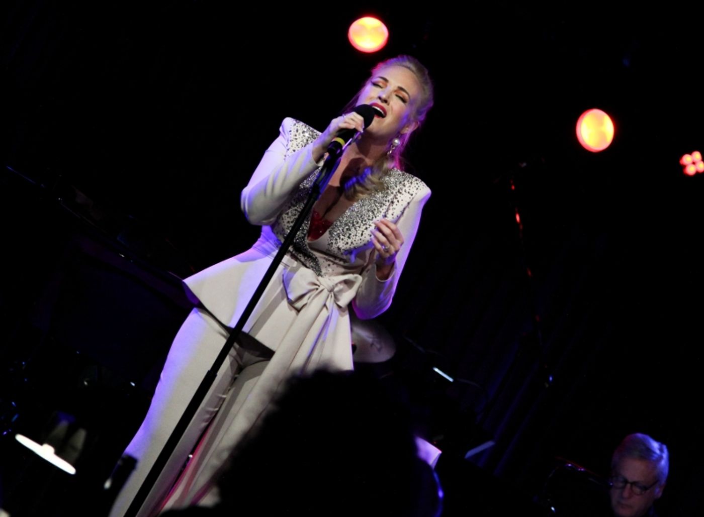 Review: Brandi Burkhardt Is A Wonder In FINDING WONDERLAND at The Green Room 42  Image