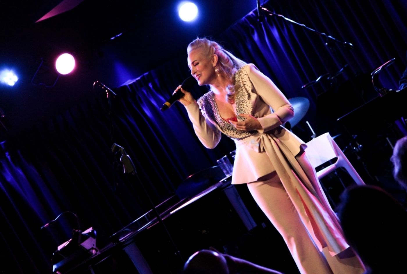 Review: Brandi Burkhardt Is A Wonder In FINDING WONDERLAND at The Green Room 42  Image