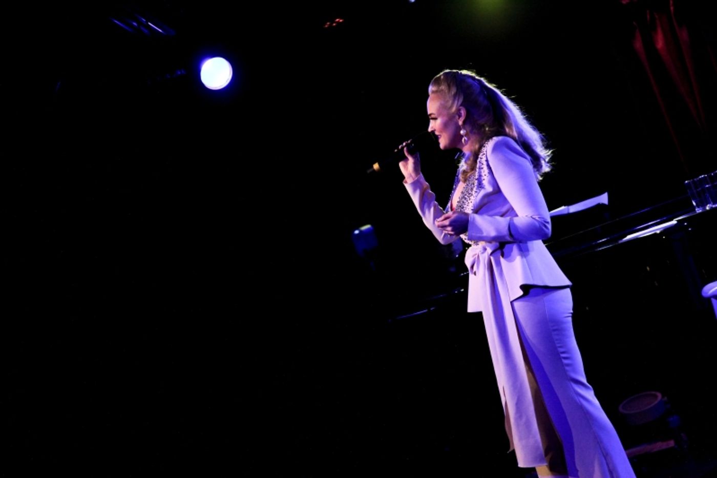 Review: Brandi Burkhardt Is A Wonder In FINDING WONDERLAND at The Green Room 42  Image