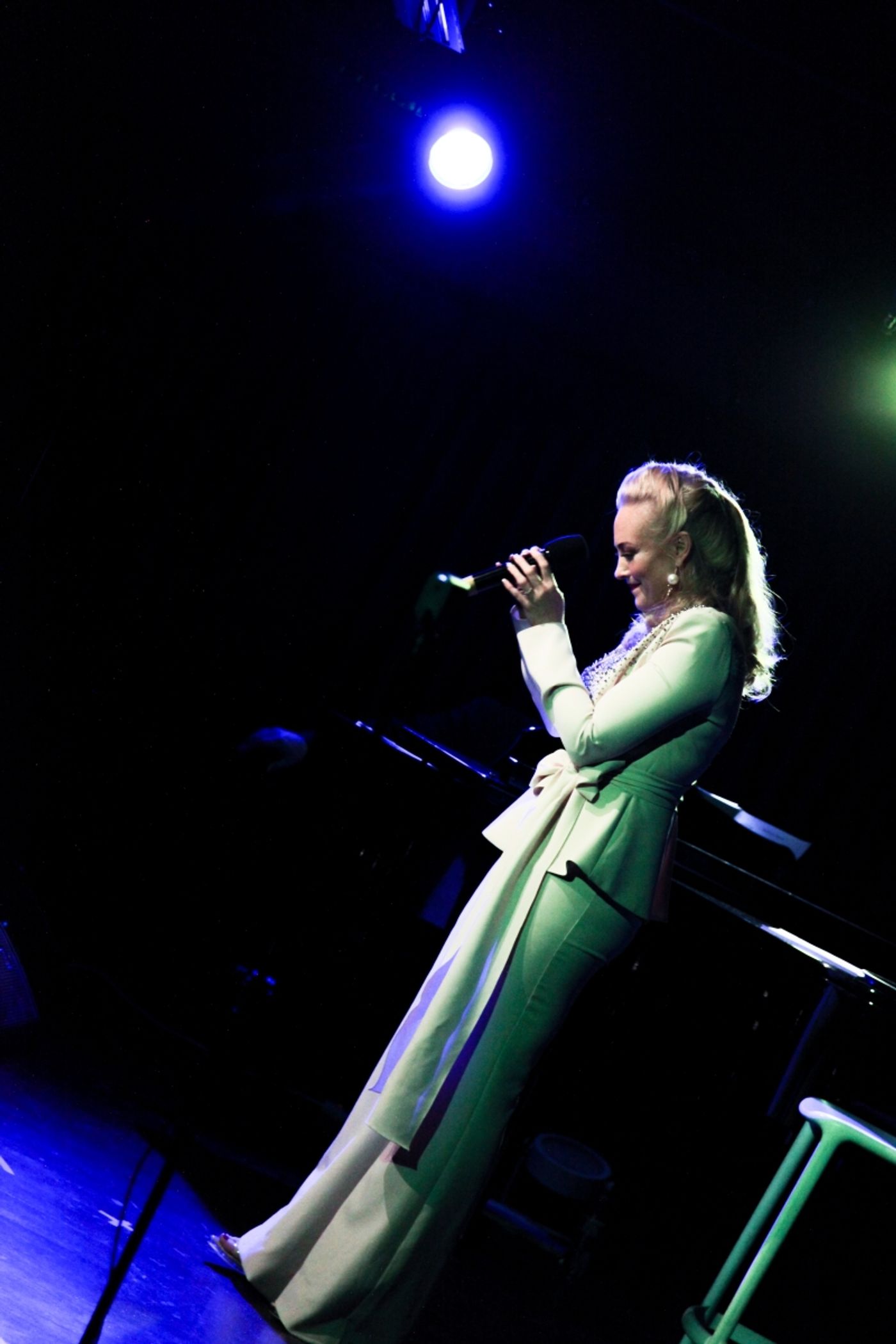 Review: Brandi Burkhardt Is A Wonder In FINDING WONDERLAND at The Green Room 42  Image