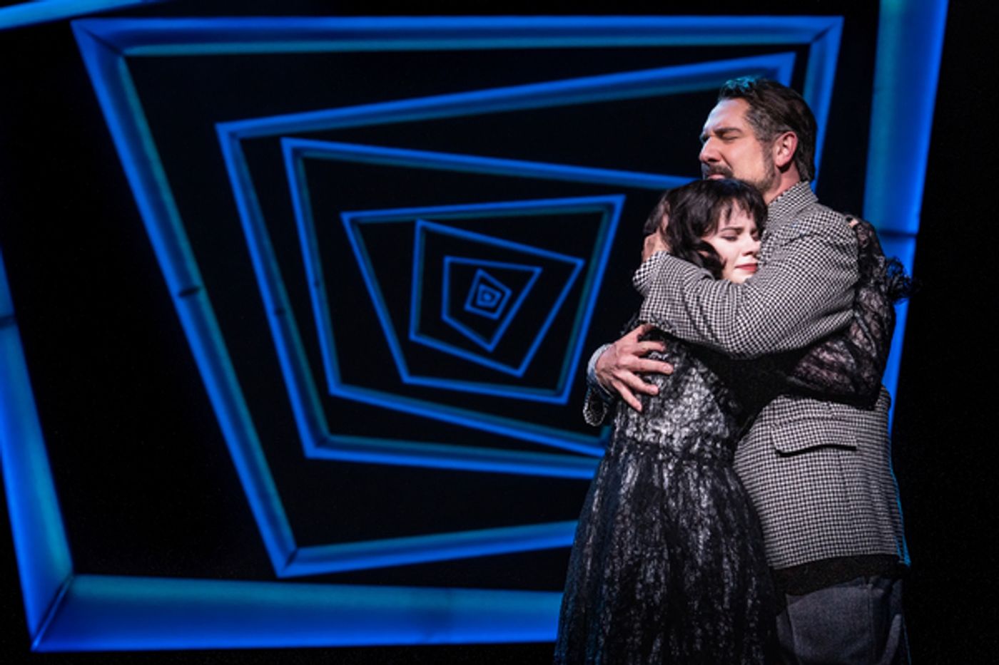 Photos: See Alex Brightman, Elizabeth Teeter & More in New Images From BEETLEJUICE's Broadway Return  Image