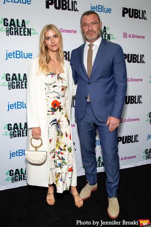 Taylor Neisen, Liev Schreiber Photo