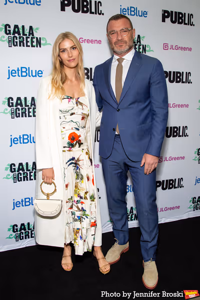 Taylor Neisen, Liev Schreiber Photo