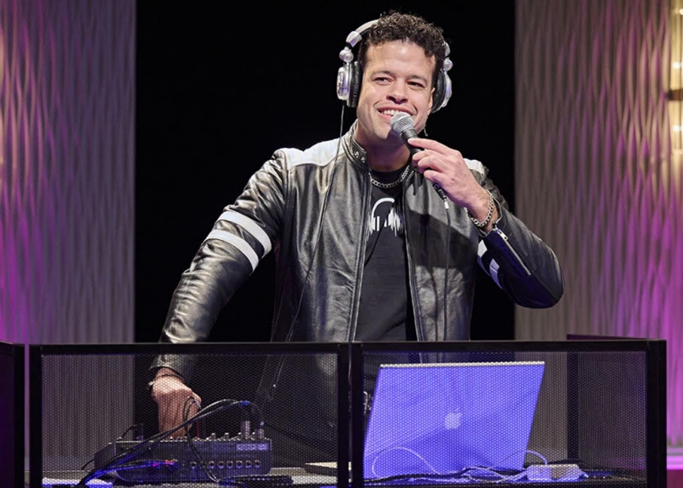 Review: ZOEY'S PERFECT WEDDING at TheaterWorks Hartford  Image