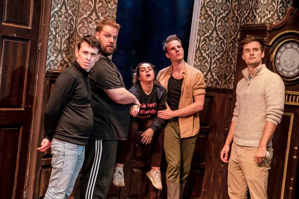 Photos: In Rehearsal With the Original Cast of THE PLAY THAT GOES WRONG — photo 11 of 15