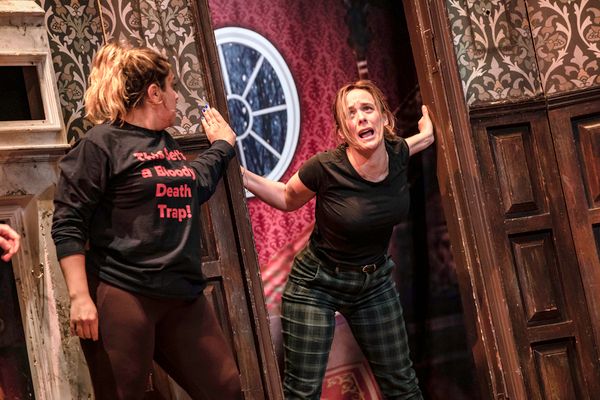 Photos: In Rehearsal With the Original Cast of THE PLAY THAT GOES WRONG — photo 12 of 15