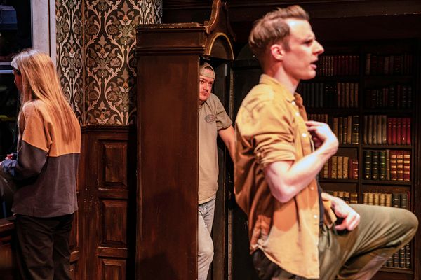Photos: In Rehearsal With the Original Cast of THE PLAY THAT GOES WRONG — photo 14 of 15