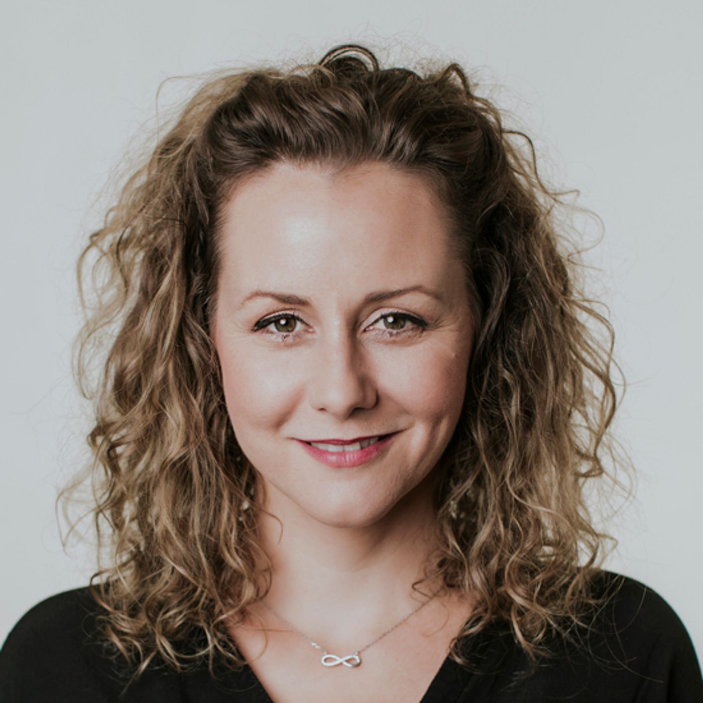 IG LIVE! Hablamos con Rubén Yuste y Julia Möller sobre COMPANY  Image