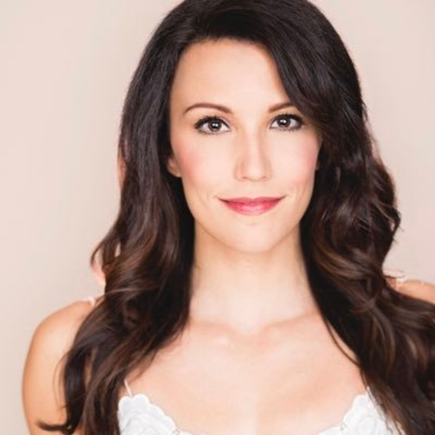 Interview: FROZEN's Queen Herself, Caroline Bowman, Talks “Wildly Satisfying” Disney Turn  Image