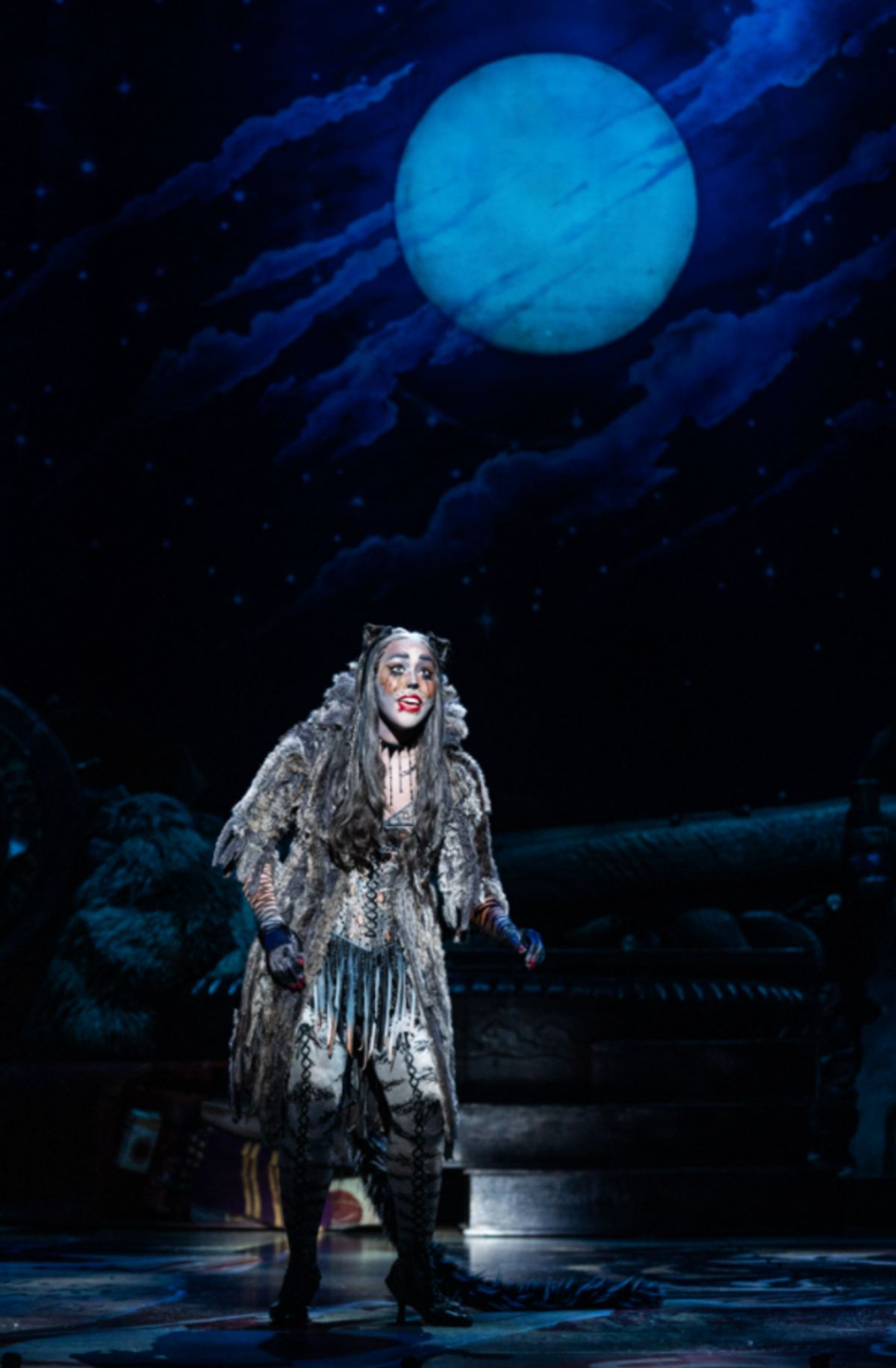 Tayler Harris as Grizabell. at 