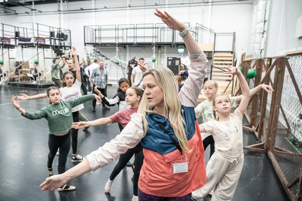 Lucy Hind and dancers Photo