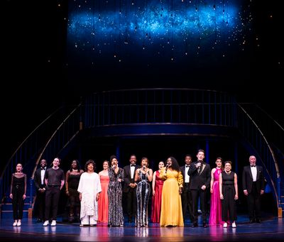 The full performing company  Photo