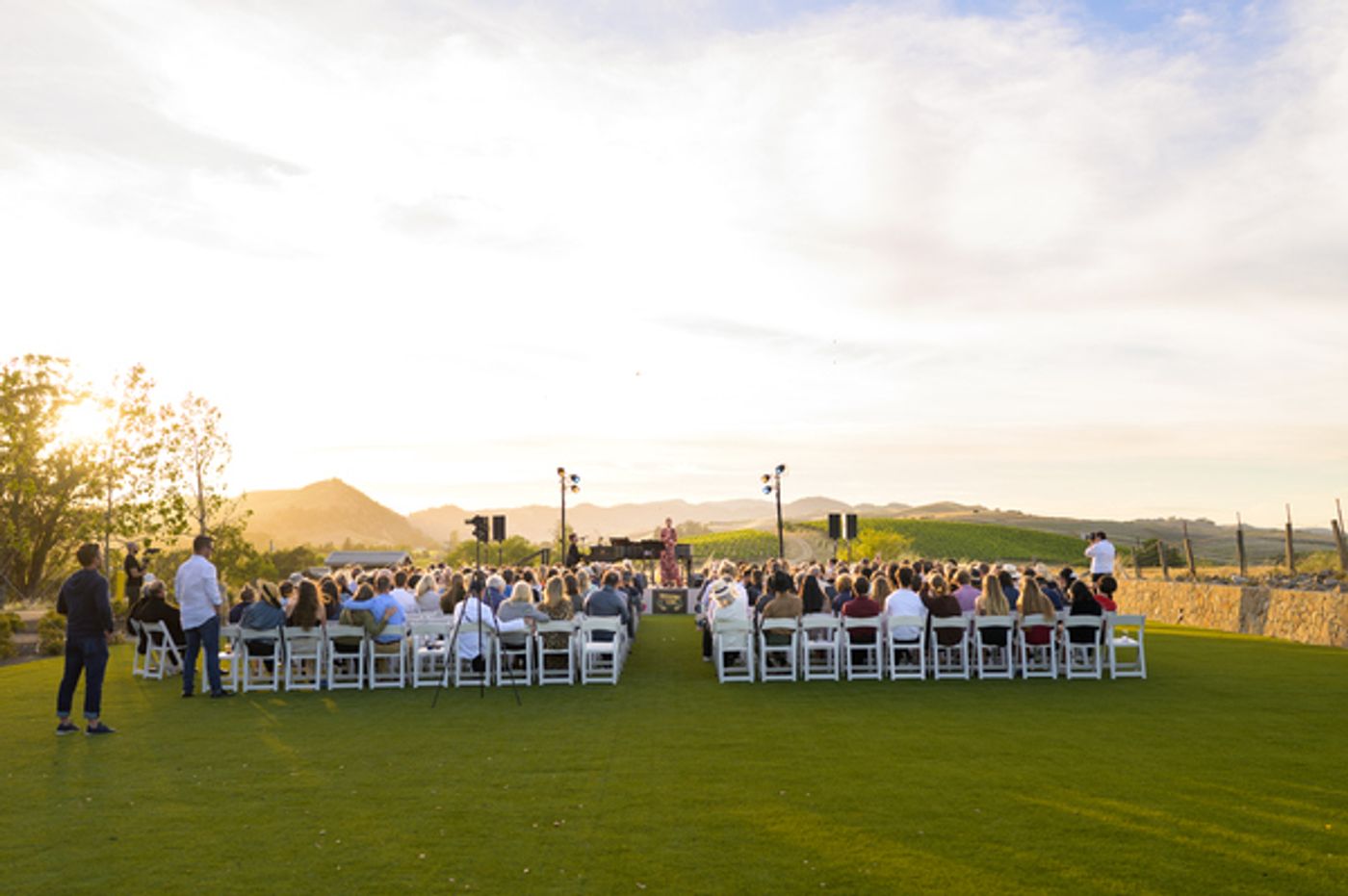 Photos: GLEE Star Lea Michele Kicks Off the BROADWAY AND VINE Concert Series  Image