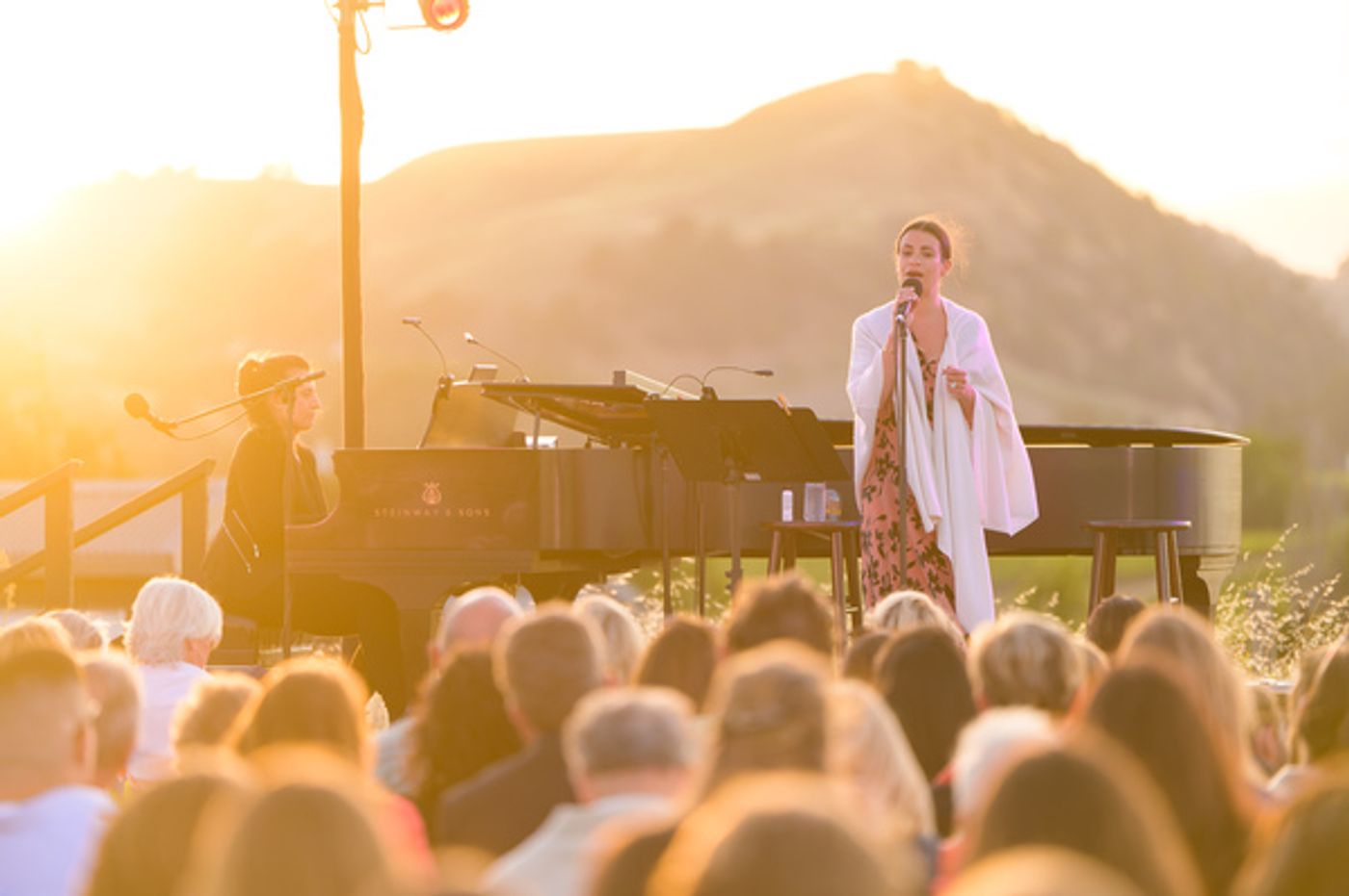 Photos: GLEE Star Lea Michele Kicks Off the BROADWAY AND VINE Concert Series  Image