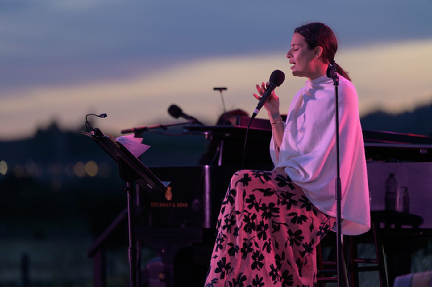 Photos: GLEE Star Lea Michele Kicks Off the BROADWAY AND VINE Concert Series  Image