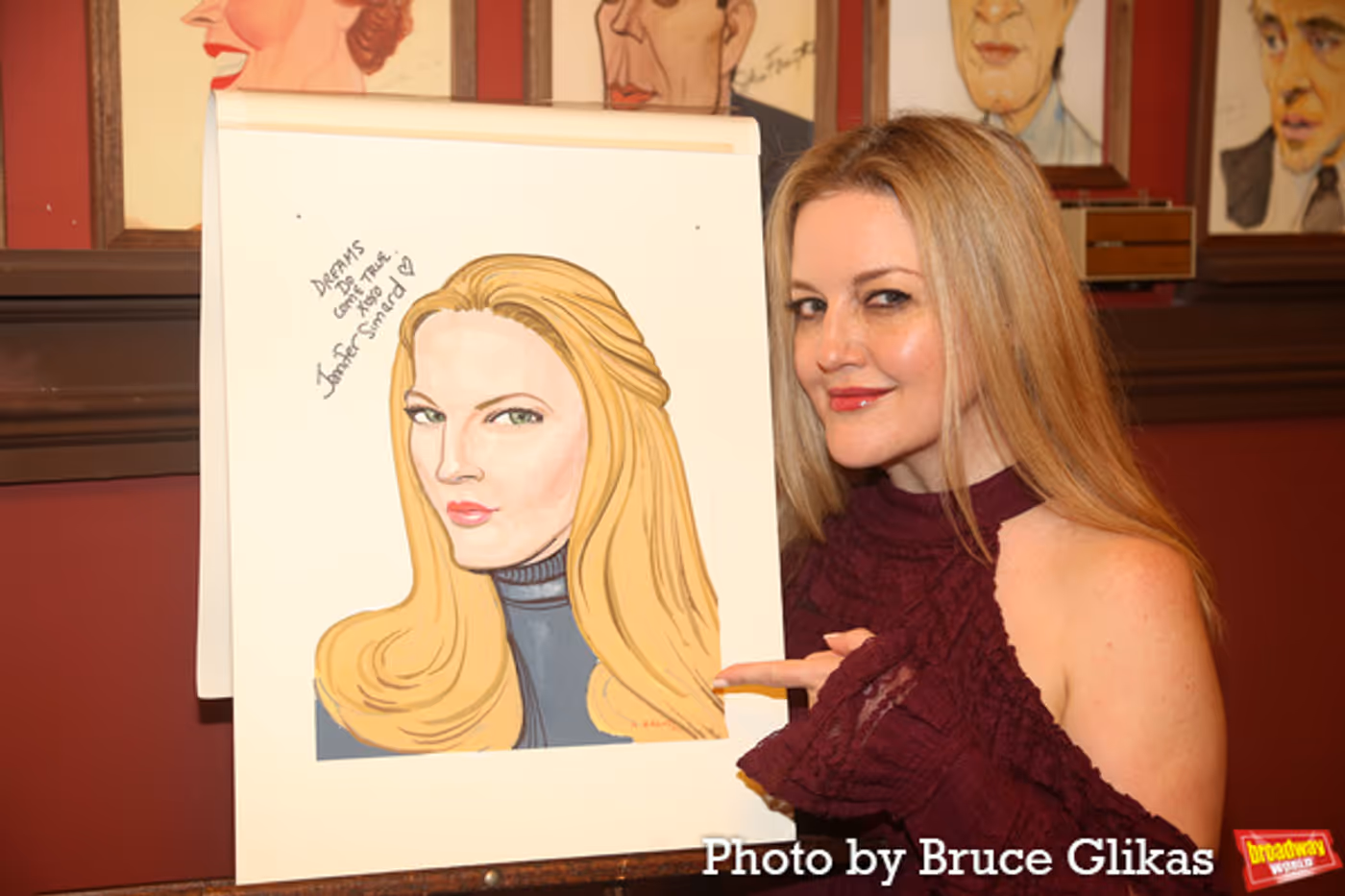 Photos: Jennifer Simard Receives Her Portrait at Sardi's  Image