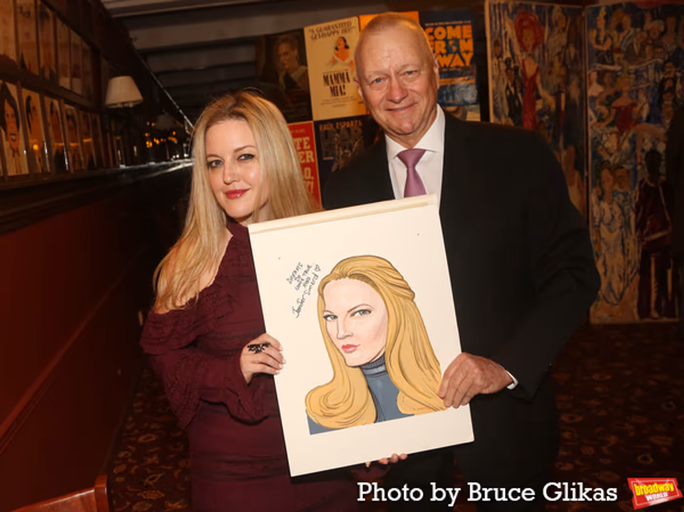 Photos: Jennifer Simard Receives Her Portrait at Sardi's  Image