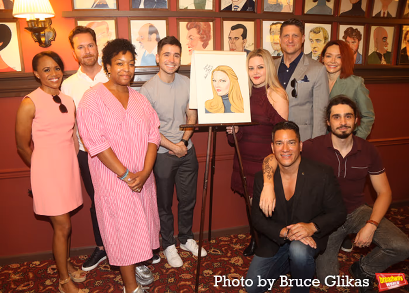 Photos: Jennifer Simard Receives Her Portrait at Sardi's  Image