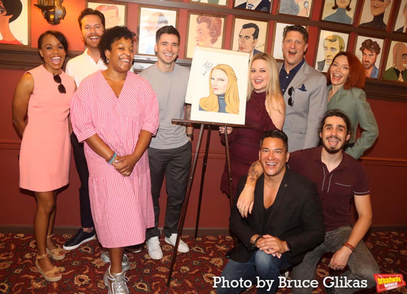 Photos: Jennifer Simard Receives Her Portrait at Sardi's  Image