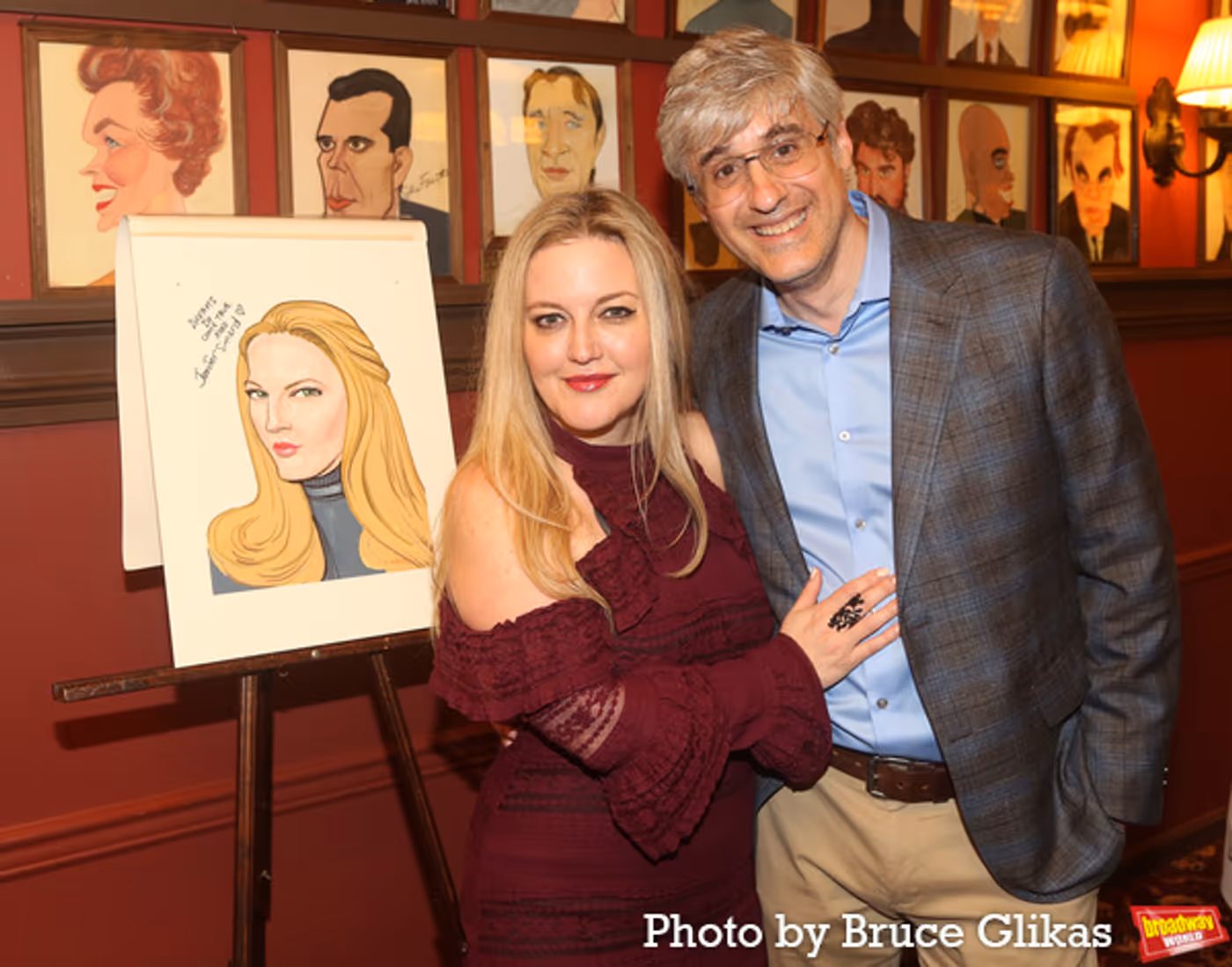 Photos: Jennifer Simard Receives Her Portrait at Sardi's  Image