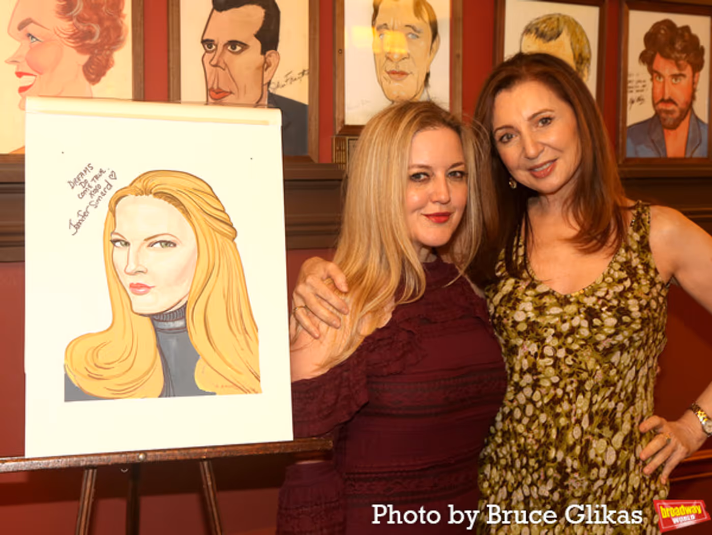 Photos: Jennifer Simard Receives Her Portrait at Sardi's  Image
