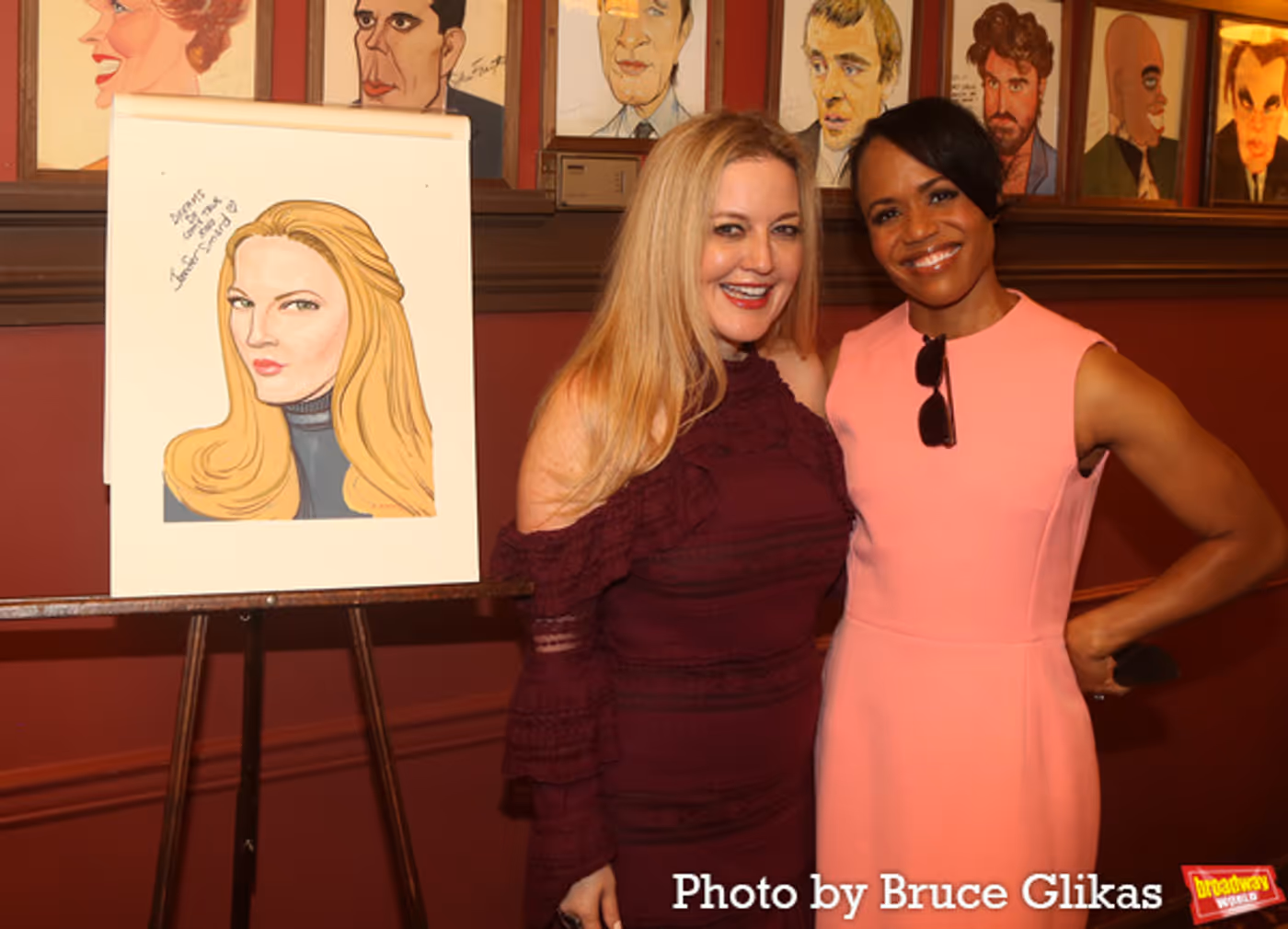 Photos: Jennifer Simard Receives Her Portrait at Sardi's  Image