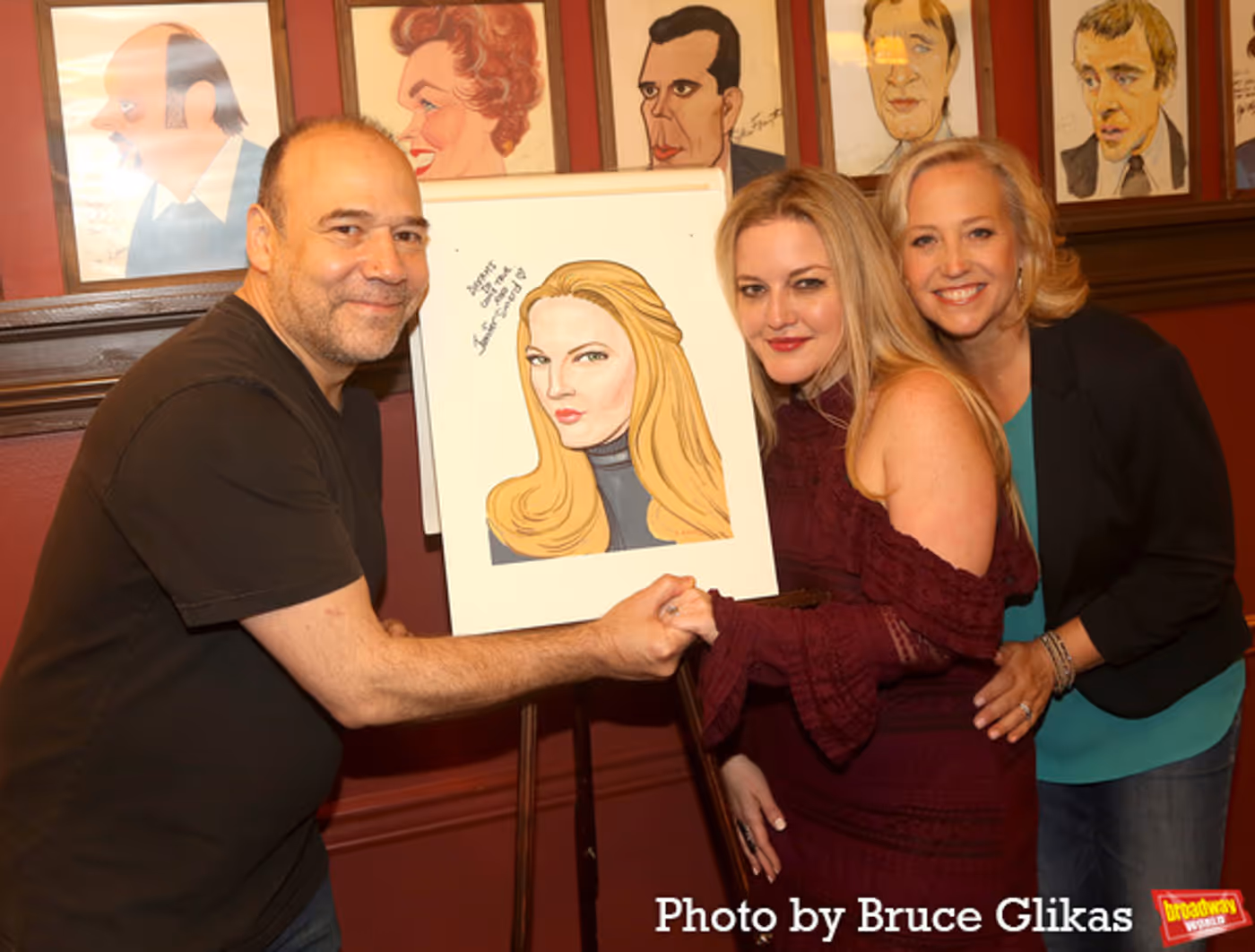 Photos: Jennifer Simard Receives Her Portrait at Sardi's  Image
