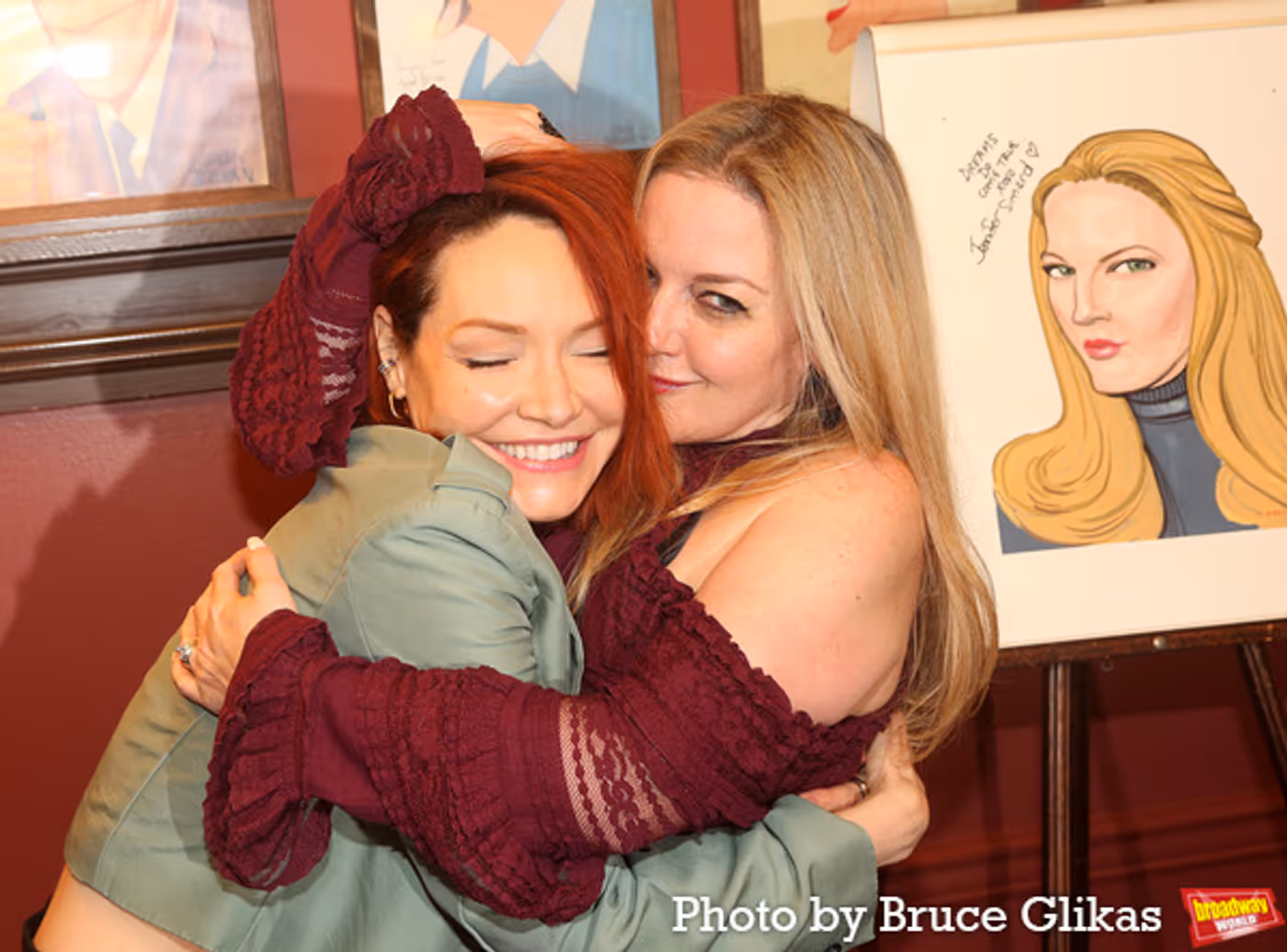 Photos: Jennifer Simard Receives Her Portrait at Sardi's  Image