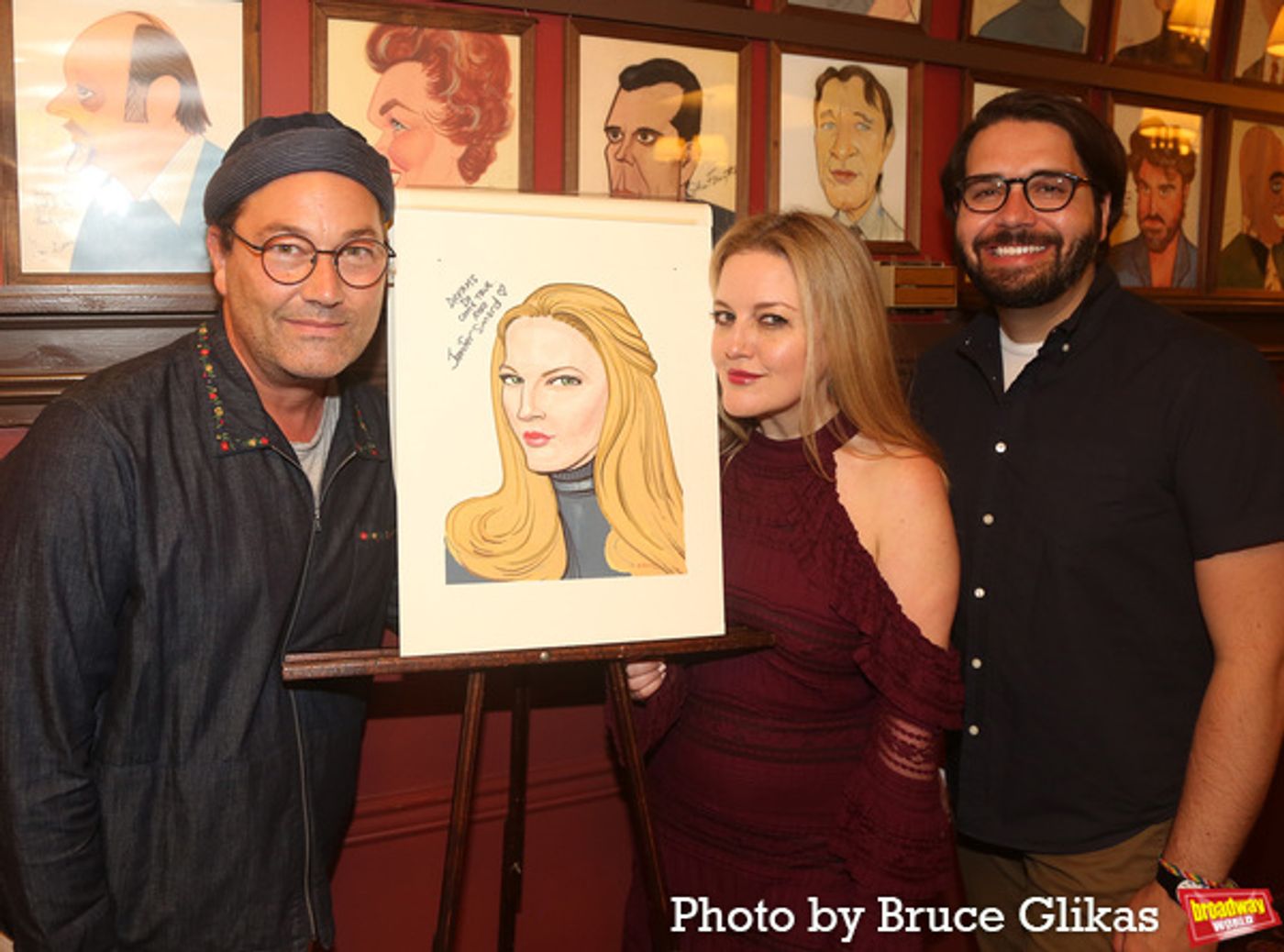 Photos: Jennifer Simard Receives Her Portrait at Sardi's  Image
