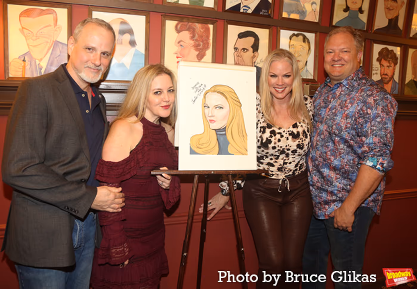 Photos: Jennifer Simard Receives Her Portrait at Sardi's  Image