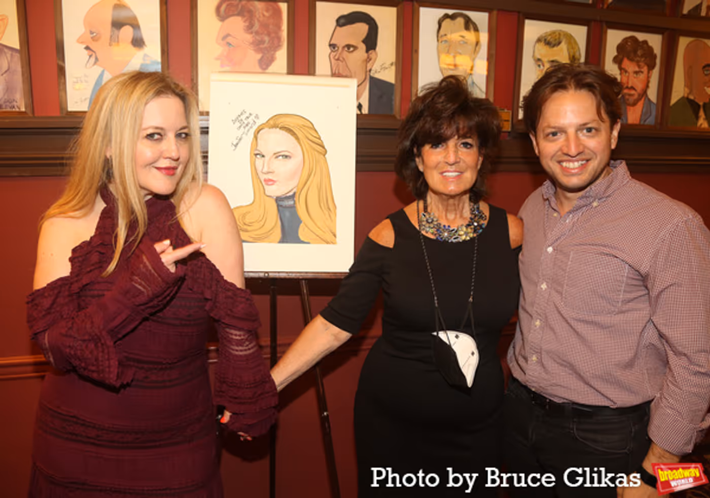 Photos: Jennifer Simard Receives Her Portrait at Sardi's  Image
