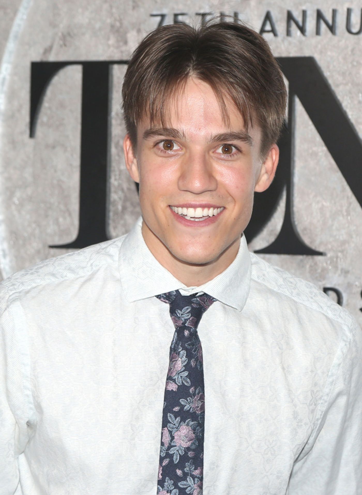 Photos: Broadway Stars Align on the 2022 Tony Awards Red Carpet  Image