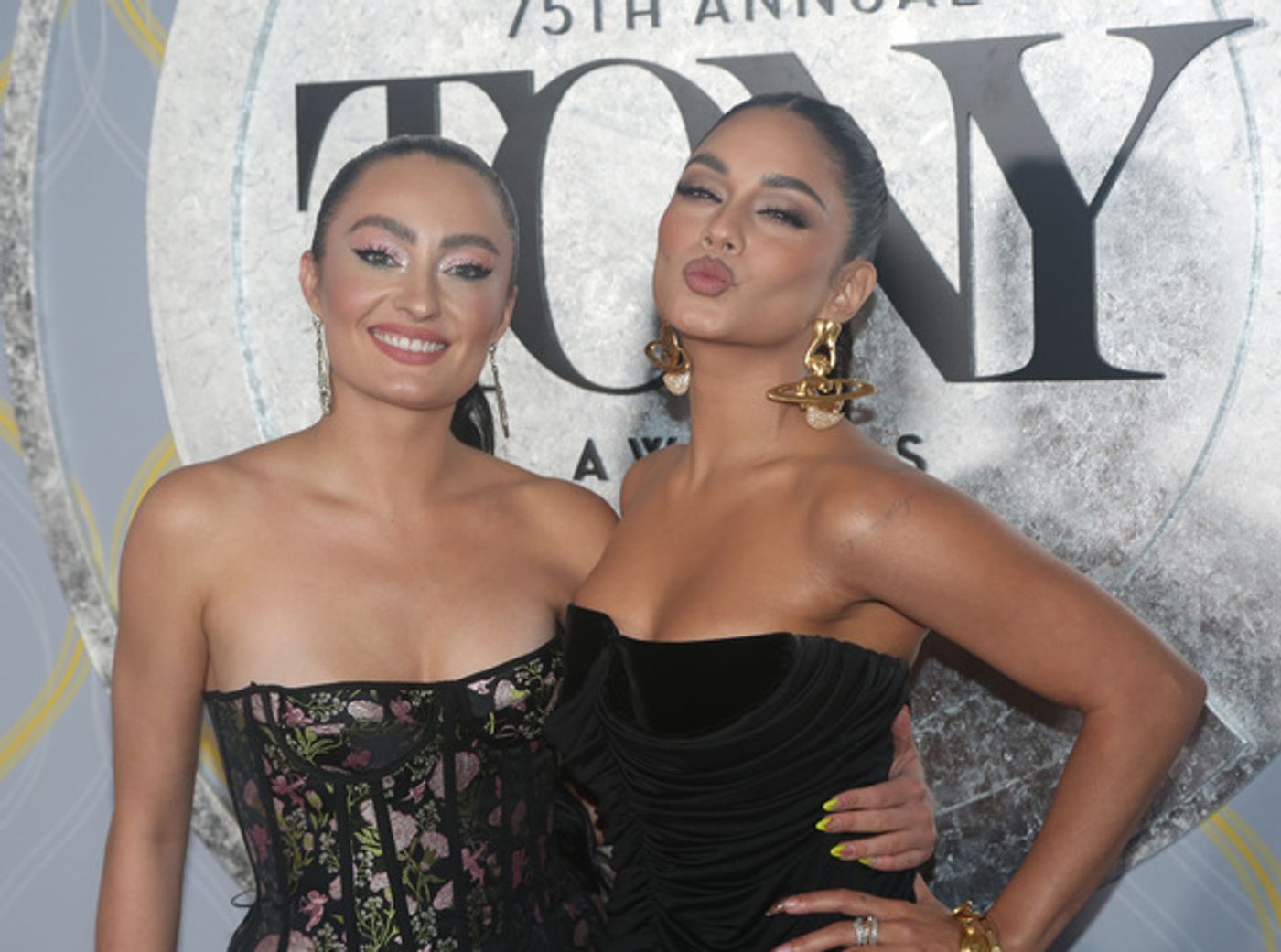 Photos: Broadway Stars Align on the 2022 Tony Awards Red Carpet  Image