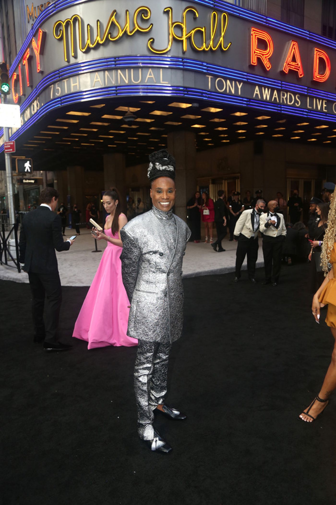 Photos: Broadway Stars Align on the 2022 Tony Awards Red Carpet  Image