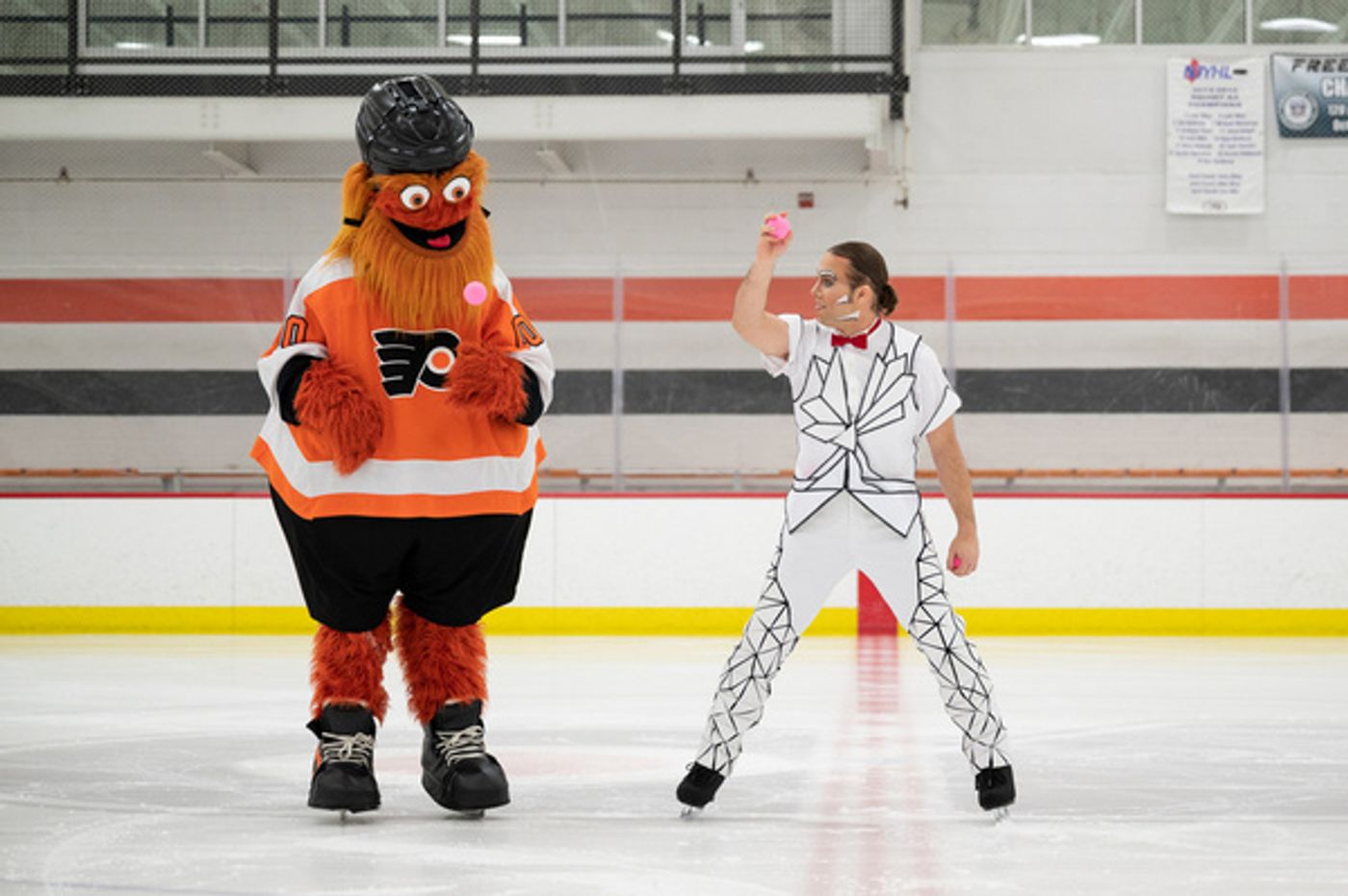 Photos: Cirque Du Soleil's CRYSTAL Cast Members Meet Flyers Mascot, Gritty Photos: Cirque Du Soleil's CRYSTAL Cast Members Meet Flyers Mascot, Gritty Image