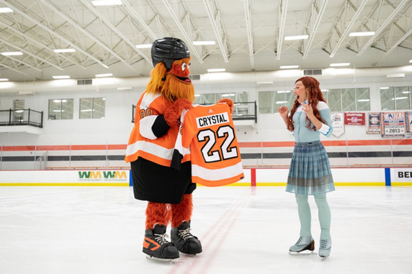 Photos: Cirque Du Soleil's CRYSTAL Cast Members Meet Flyers Mascot, Gritty Photos: Cirque Du Soleil's CRYSTAL Cast Members Meet Flyers Mascot, Gritty Image