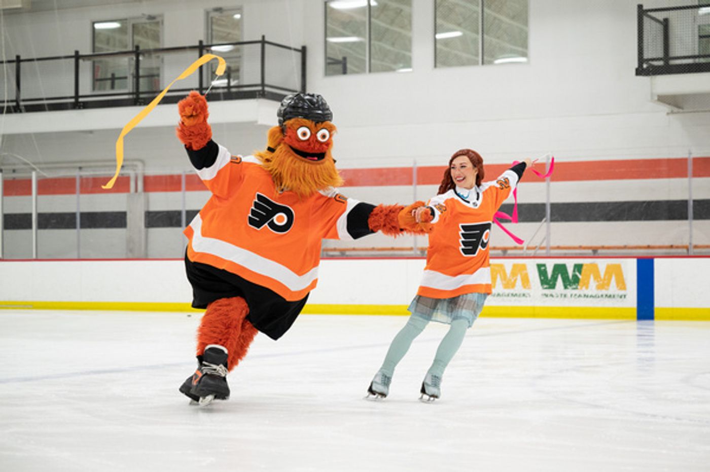 Photos: Cirque Du Soleil's CRYSTAL Cast Members Meet Flyers Mascot, Gritty Photos: Cirque Du Soleil's CRYSTAL Cast Members Meet Flyers Mascot, Gritty Image