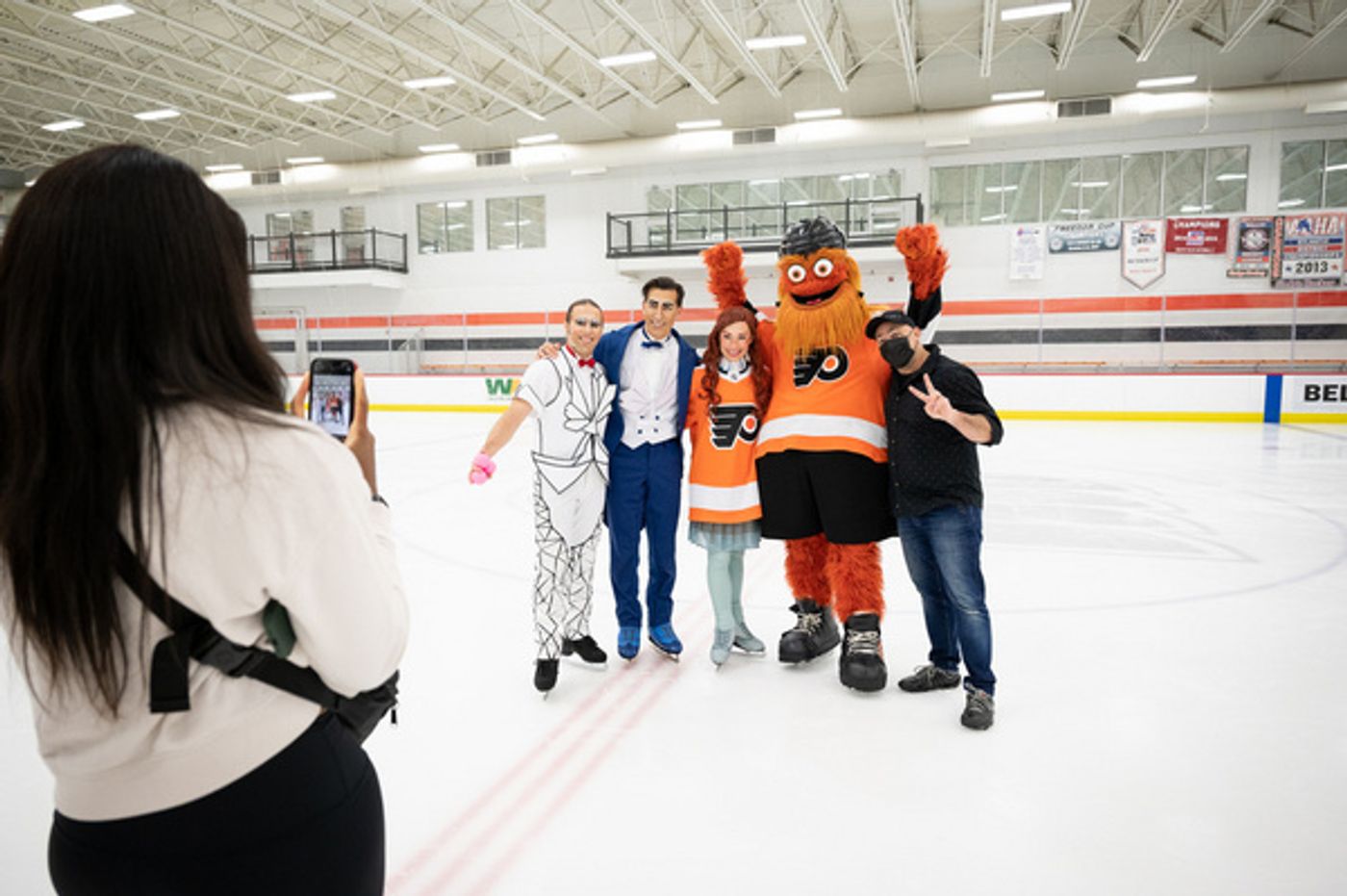 Photos: Cirque Du Soleil's CRYSTAL Cast Members Meet Flyers Mascot, Gritty Photos: Cirque Du Soleil's CRYSTAL Cast Members Meet Flyers Mascot, Gritty Image