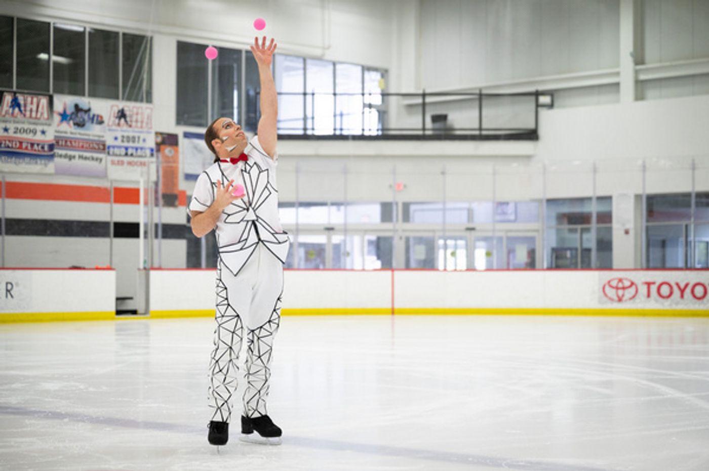 Photos: Cirque Du Soleil's CRYSTAL Cast Members Meet Flyers Mascot, Gritty Photos: Cirque Du Soleil's CRYSTAL Cast Members Meet Flyers Mascot, Gritty Image